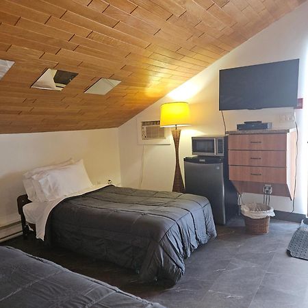 Hotel Auberge St-Felicien Saint-Felicien Bagian luar foto
