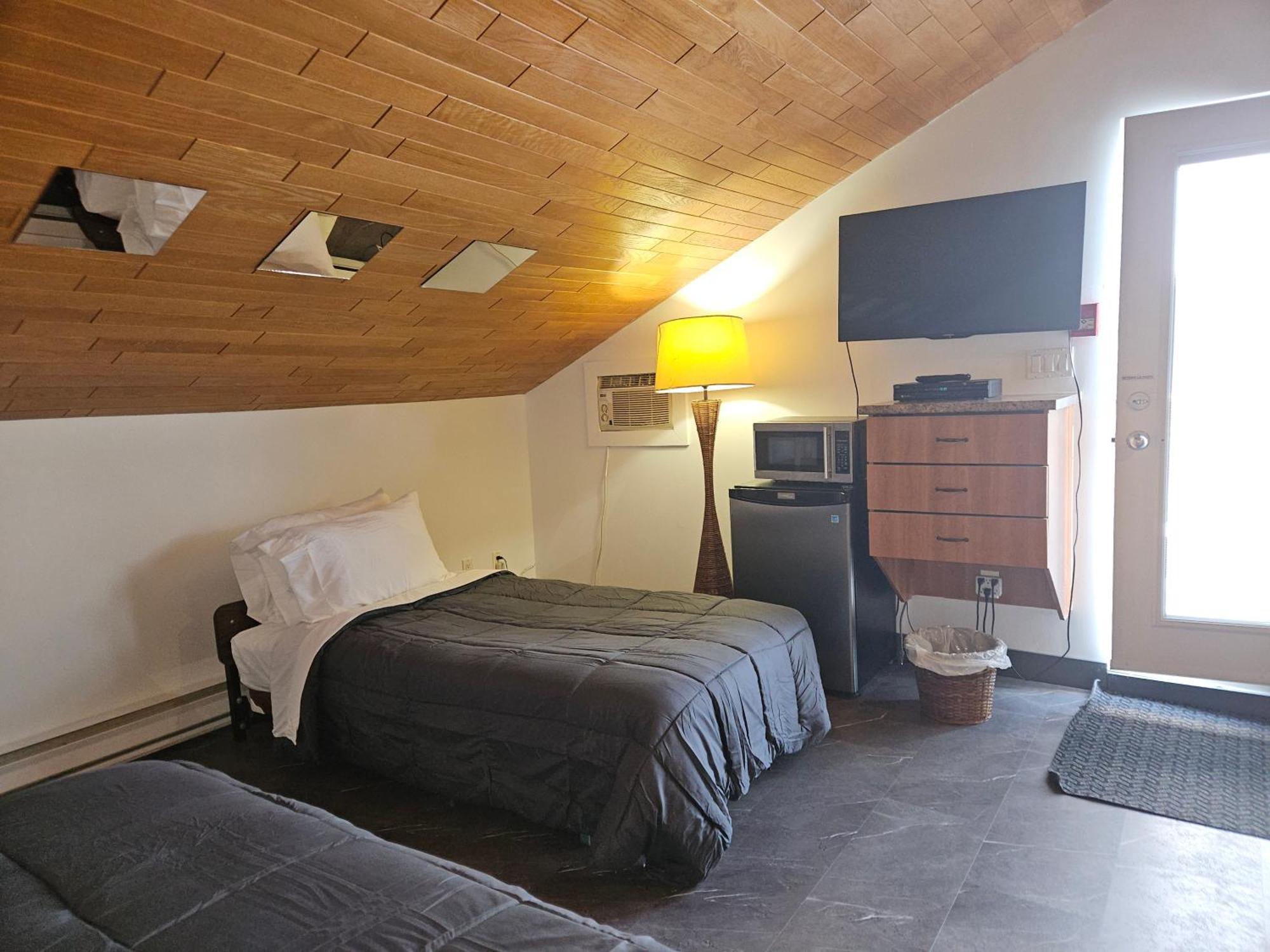 Hotel Auberge St-Felicien Saint-Felicien Bagian luar foto