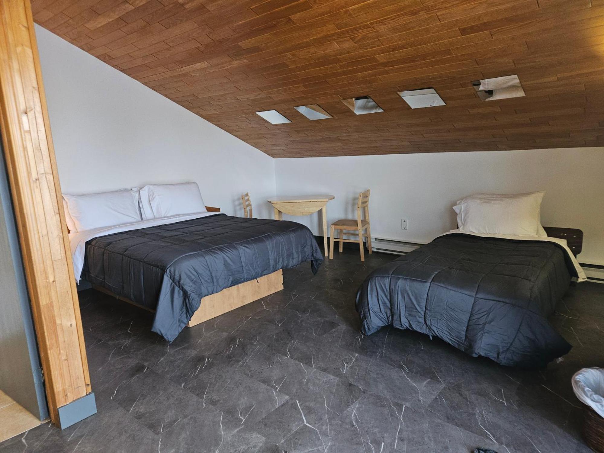 Hotel Auberge St-Felicien Saint-Felicien Bagian luar foto