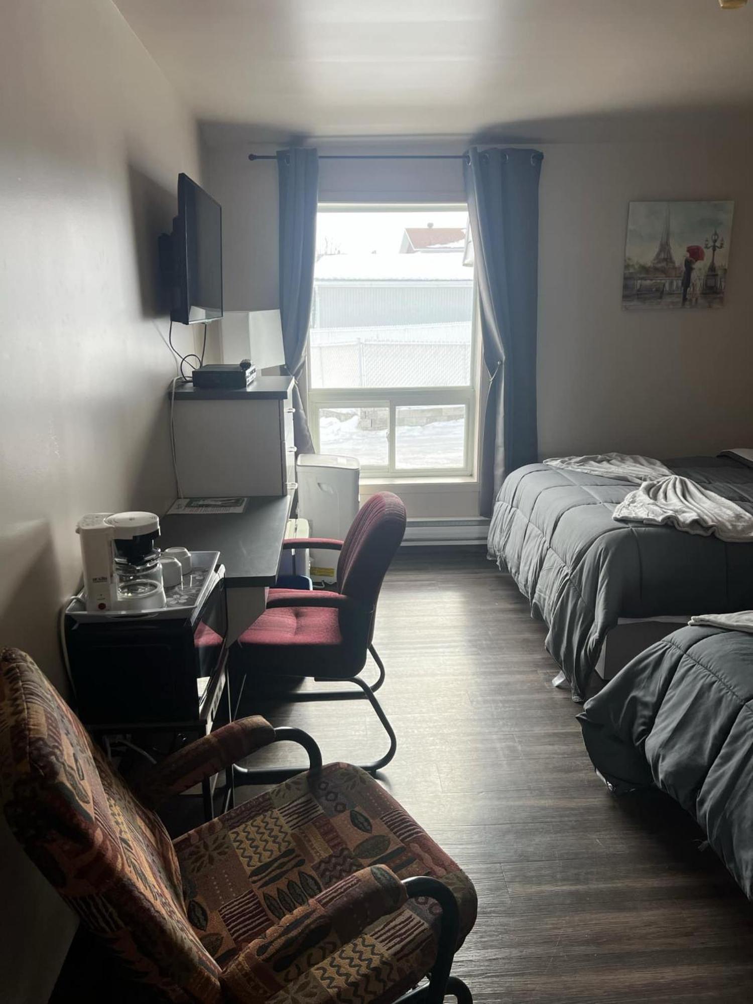 Hotel Auberge St-Felicien Saint-Felicien Bagian luar foto