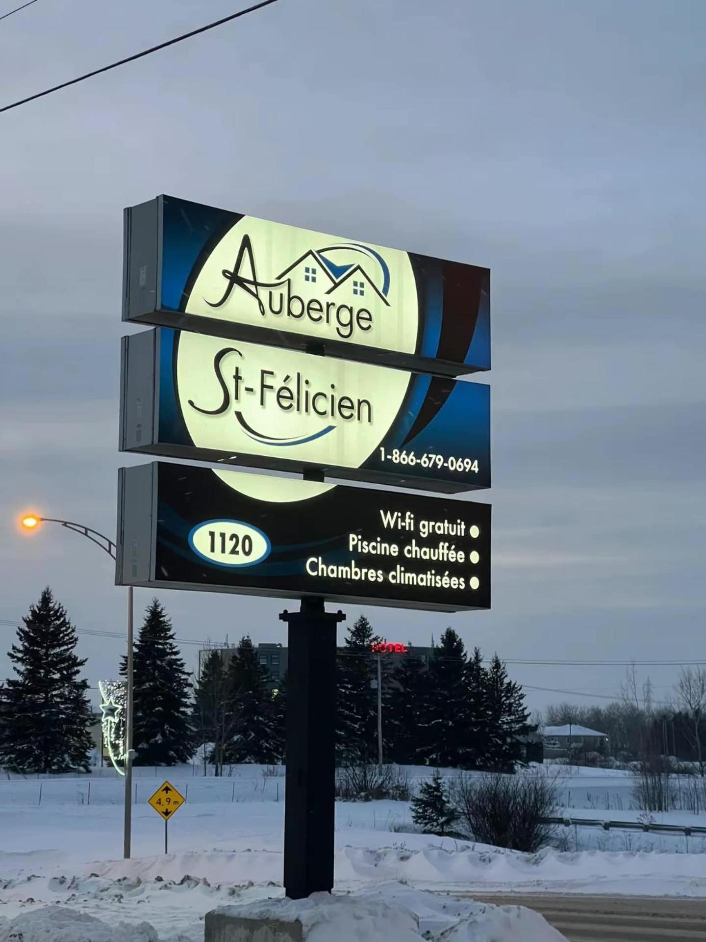 Hotel Auberge St-Felicien Saint-Felicien Bagian luar foto