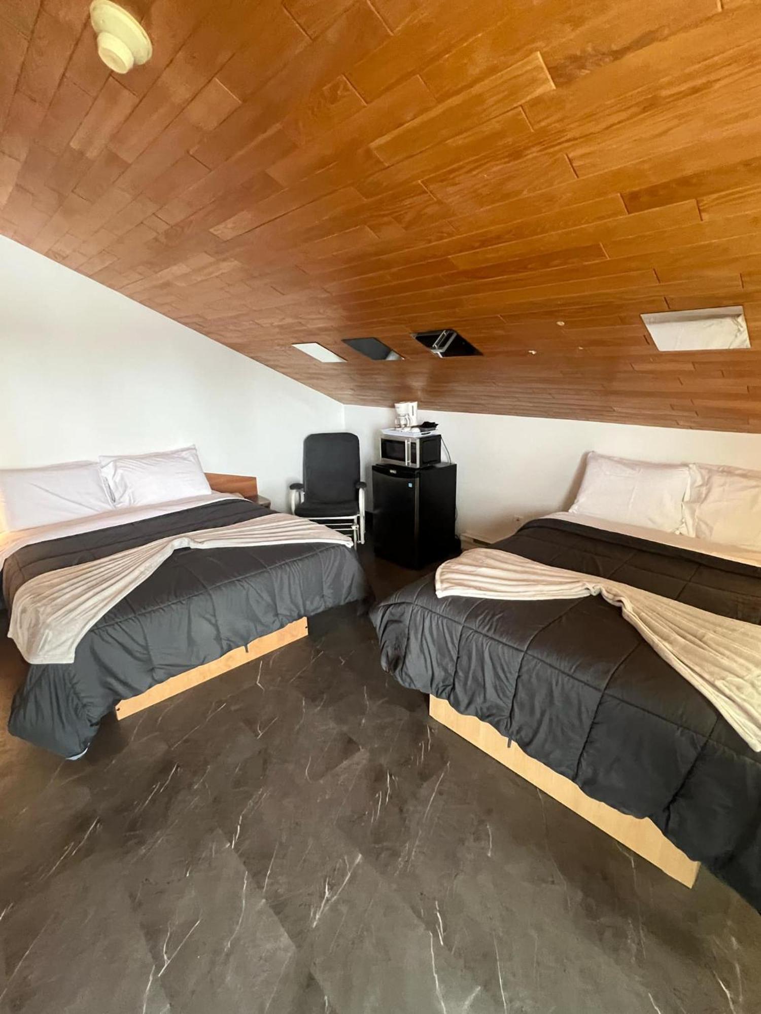Hotel Auberge St-Felicien Saint-Felicien Bagian luar foto